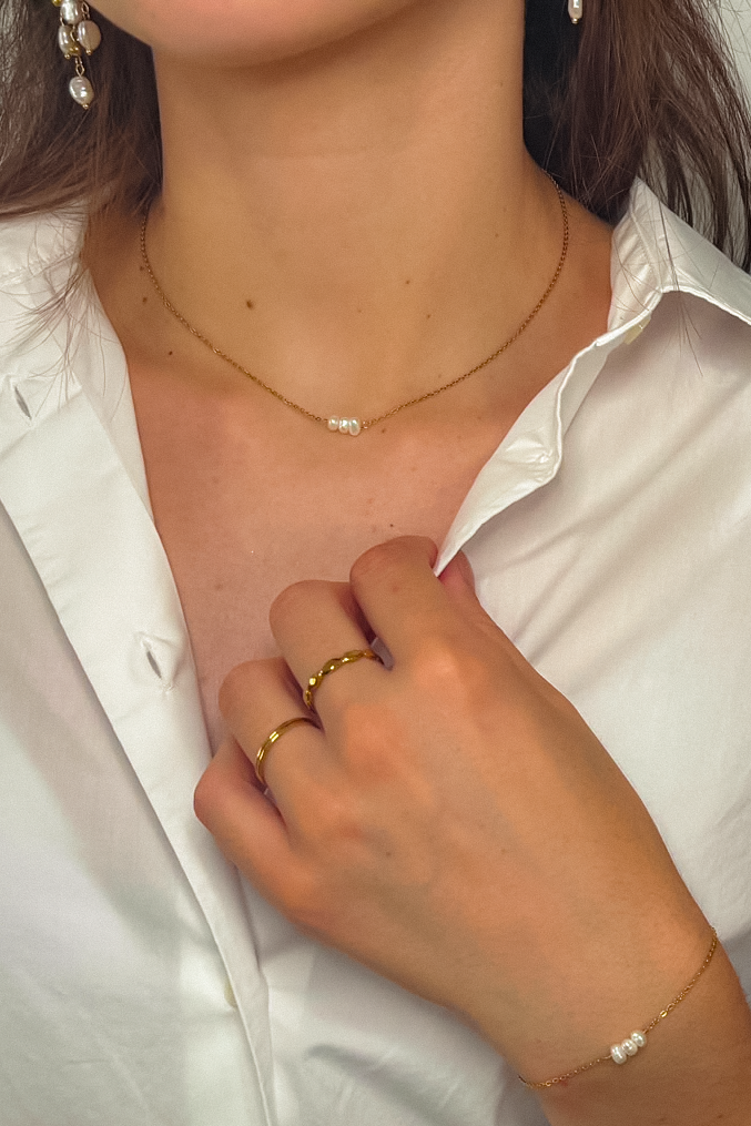 Bijoux Alméya Paris portés au quotidien, lumière naturelle